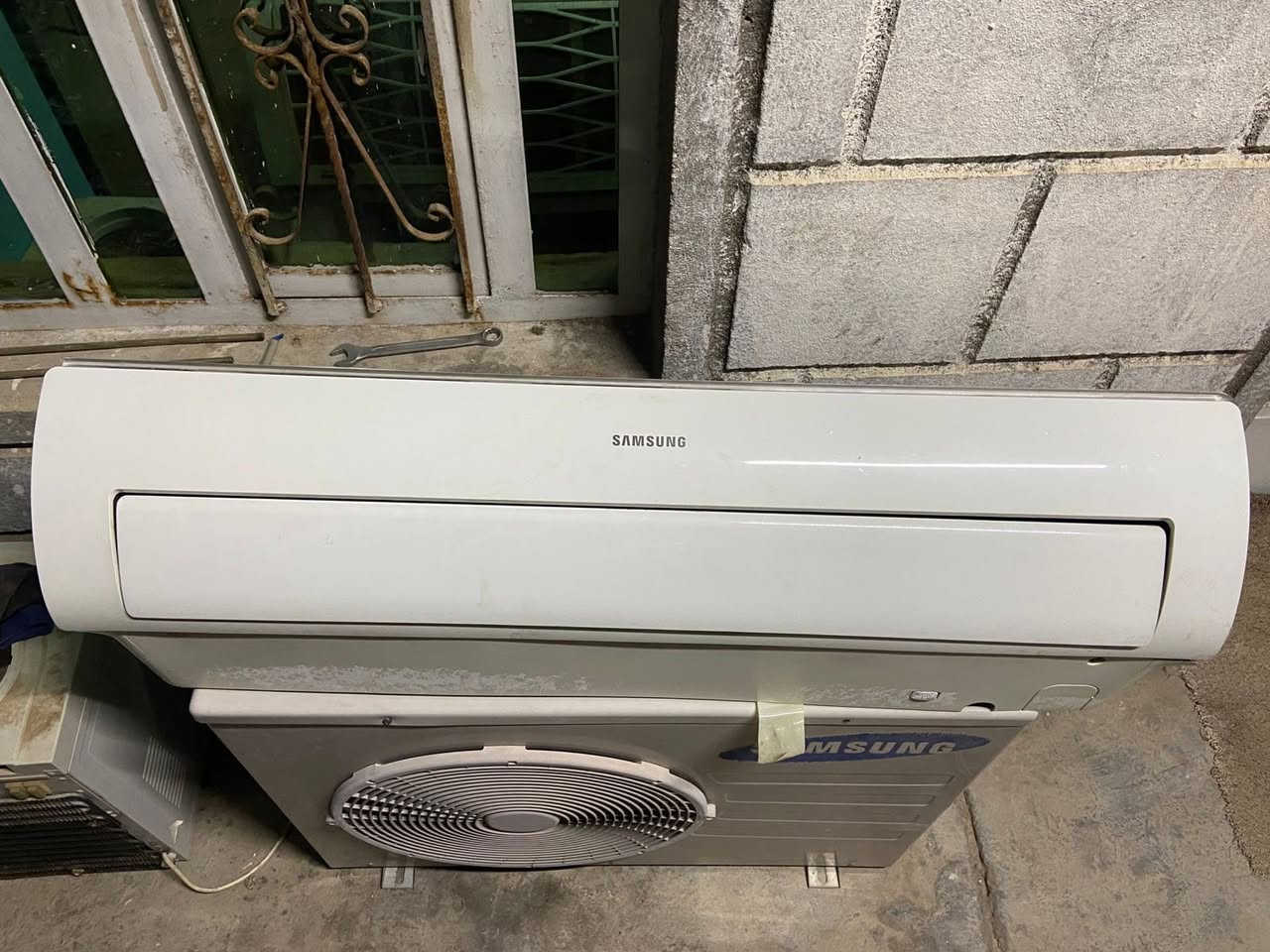 السلام عليكم سبلت سامسونك طنين تايلندي اصلي مو صيني نفس شكل Lg تدفاه تبريد جهاز بلادي ممصلح مع شد وضمان موسم كامل للاستفسار  رقمي ***********
