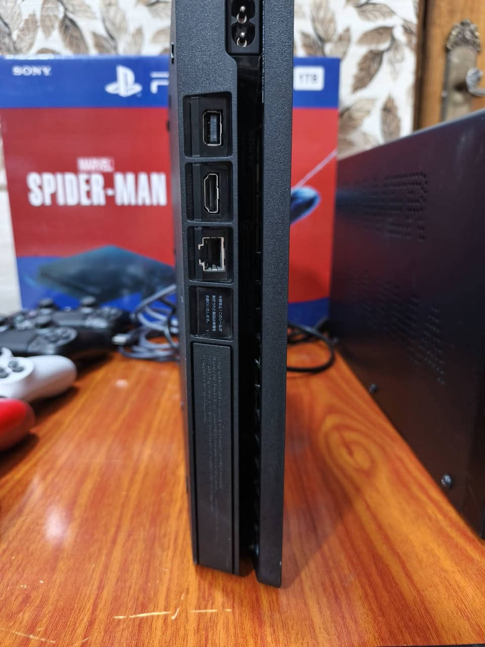 بلي 4 مهكرسلم نظام 9 بدون فلاش تهكير مباشر جهاز نظافه 100/100 لامفتوح ولا مصلح لوك ستيكر استخدام قليل ذاكرته(واحد تيرا)ومع هارد خارجي(واحد تيرا)بي42العاب  جوستكات(3)اصليات(2)باله وكامل ملحقاته ويا(يو بي اس1500)مكاني بغداد علاوي شارع6 ) اي استفسار الرقم( ***********)بس شراي يخابر
