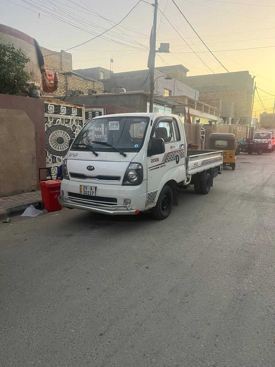 سلام عليكم 
موديل 2015رقم واسط اليوم استلمت رقم انكليزي وسنويه جديده
سعر 95مكان السياره الصويره بيه صبغ بلبنيد وسياره جاهزه 
***********
