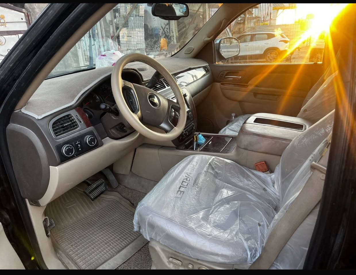 سياره تاهو ٢٠١١ LTZ وارد امريكي فول مواصفات رقم سليمانيه دولي باسمي اللون اسود مكفوله بس الدعاميات مصبوغات ماشيه (180 )الف حقيقي تشغيل عن بعد جاهزه كيرررر محرك  تخم تايرررر حداديه جاهزه  كاميرا خلفيه حساسات ويل ٢٢ كشنات تدفته وتبريد السعرررررررر(250) ورقه 
الاتصال /***********
