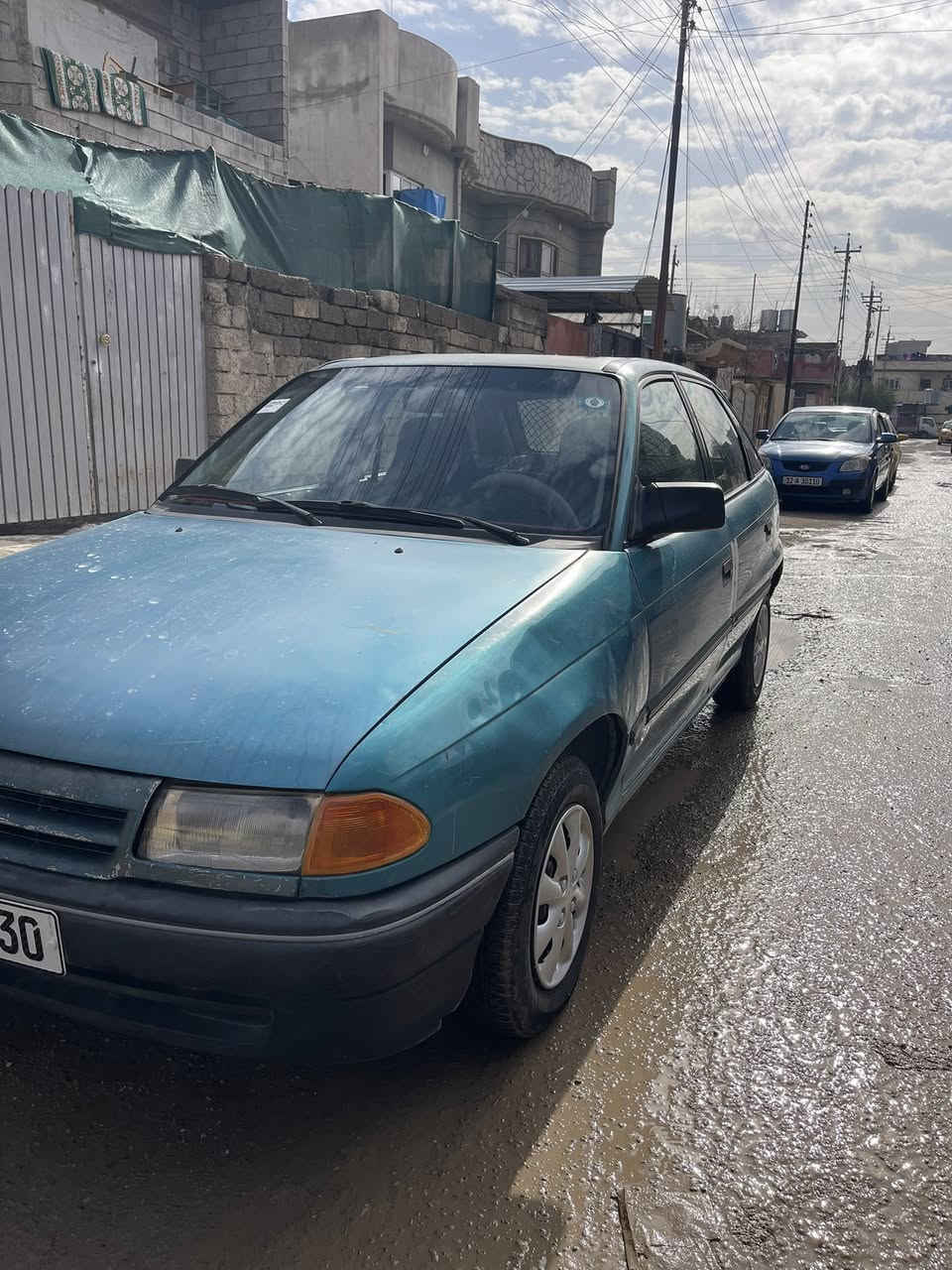 السلام عليكم استرا 1993 محرك 16 سياره باسمي تحويل مباشر هزه جديده 
سياره بلاديه بدون صبغ بدون ضربه بدون خياس
كهربائيات كلها شغله كيلو متر بانزين حماوه لايتات بكلايت سياره مناقصها شي خير من الله 
محرك تبخير قليل كير شرط / مكاني موصل
سعر 39 / اتصل وبي وتساب ***********
