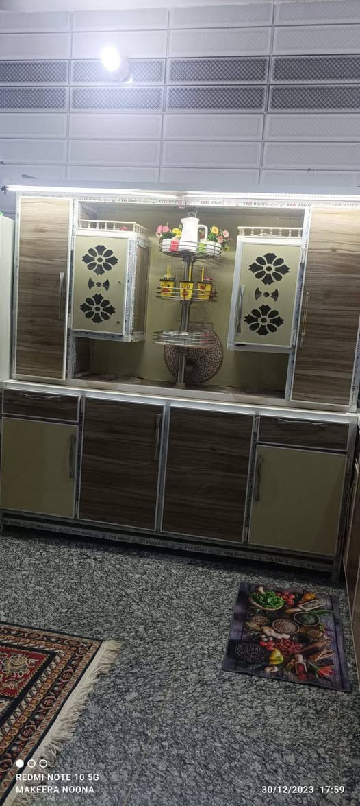 كاونتر مترين ارضي ومترين ملحق وسنك متر ونص نضيف مثل ماواضح بالصوره فقط عوزه يدات ب350 وبي مجال للشراي بعده بالاصق مالته تسكام الاولى


**إذا كنت صاحب هذا الإعلان وتريد حذفه لأي سبب، رجاءا أرسل رسالة إلى الدعم الفني**