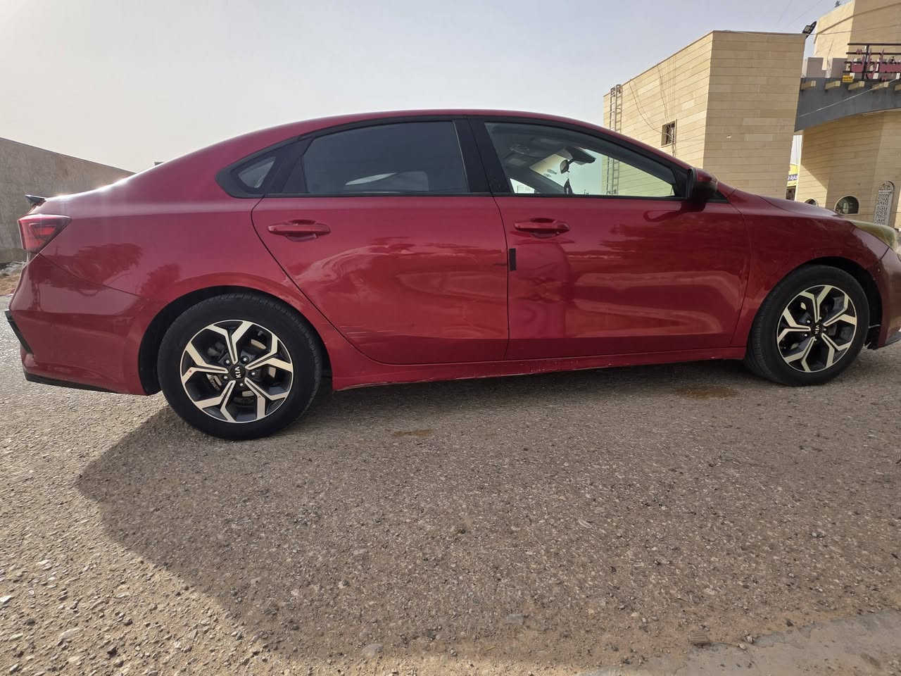 سلام عليكم فورتي 2020 مكينه 2000 ضررها بونيد وجاملغ امامي بي بارد السعر 128 \***********
