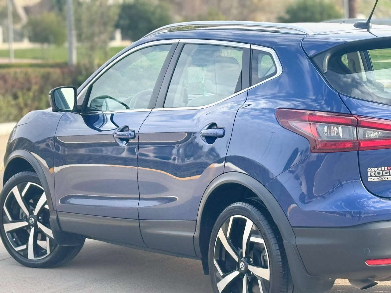 نيسان رؤگ سپؤرت مؤديل 2022  مواصفات SL دةبل اكسل  فول فول مواصفاتة ناو كريمية
سةيارةكة بي بؤياغ بي ايرباگ تةنهـا ١ چاملغي پيشةوةي كليري امريكاية سةيارةكة رةقةم و سةنةوي نويية بة ناوي خؤمة گير و مةكينة و هـةموو شتي بةشةرت 
0750 485 8947
