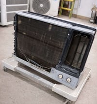 200 الف الا ثلج ❄️ للبيع مكيف توسوت 2طن تم تصليح الليك وشحن الغاز 0770...