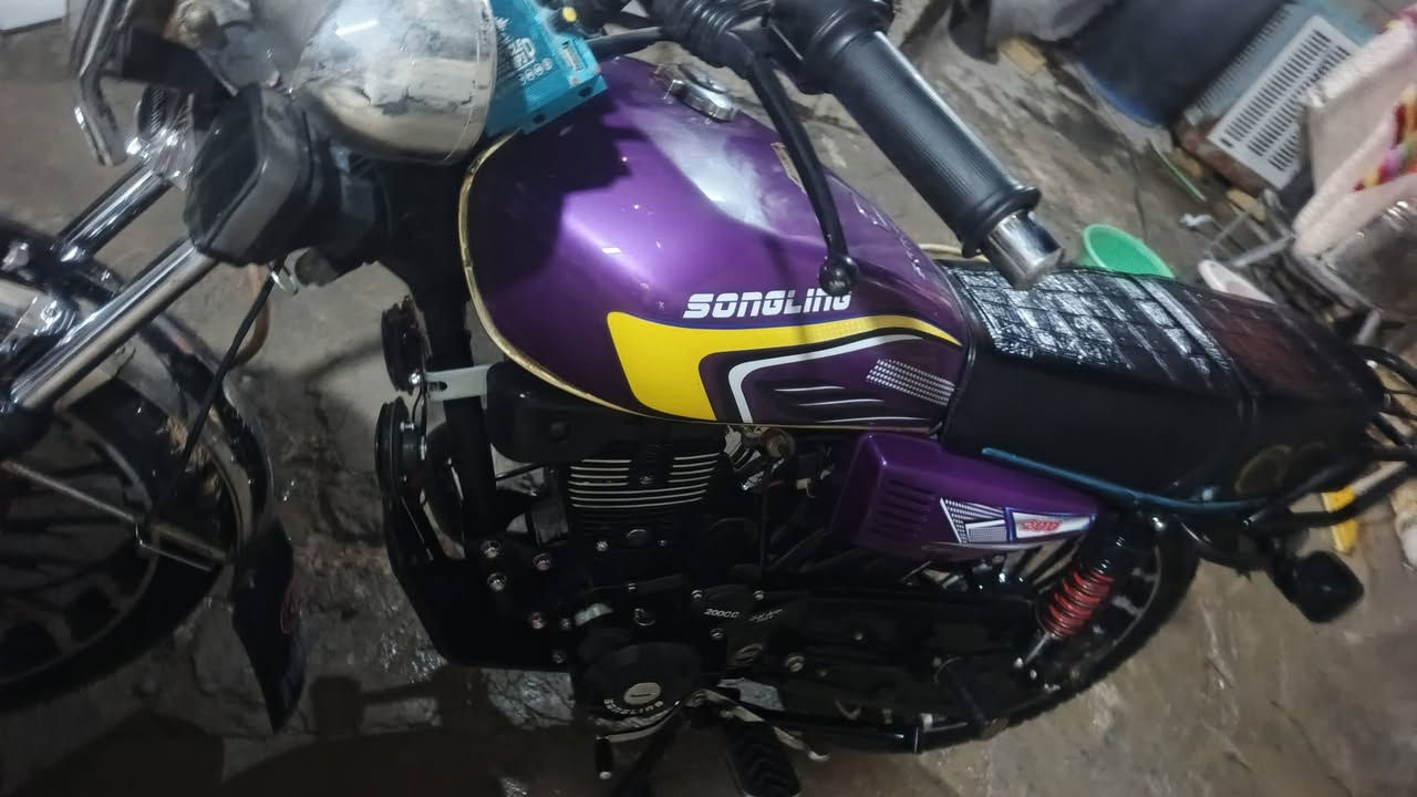 السلام عليكم دراجة للبيع سفانه موديل 26 بصمة و تحكم عن بعد السعر 900 وبيه مجال شيء قليل *********** 
***********
