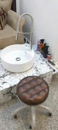 عندي غراض مال صالون نسائي مال تعزيله حوض بدكير مستخدم شي قليل  وعدي لو...