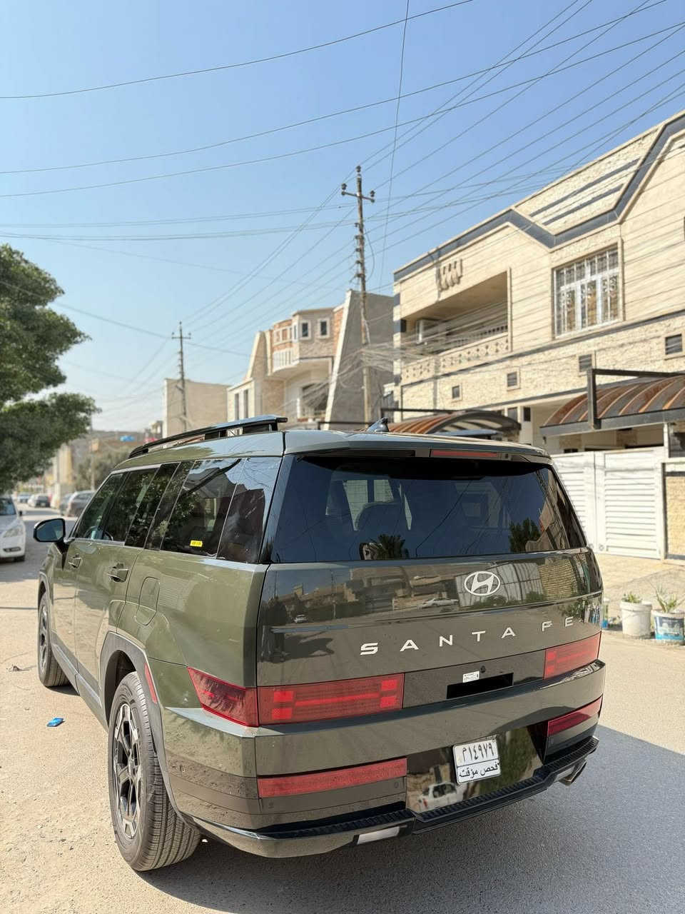 السلام عليكم سنتافي 24 للبيع السياره فول مواصفات عده الفتحه  لون  قليل منه نادره متلكه كم وحده بهذا اللون حادثه قبق صندوك  وتبدل نفس اللون من شركه هيونداي وانصبغ قليل من الجاملغ الخلفي  السياره ماشيه ١٥ الف كيلو بعده زيرو الله شاهد السياره نضيفها وتخبل محركها 2500 توربو   رقمه بغداد سعر السياره 280  وبيه مجال رقمه بغداد للاستفسار *********** مكان السياره بغداد شهداء البياع
