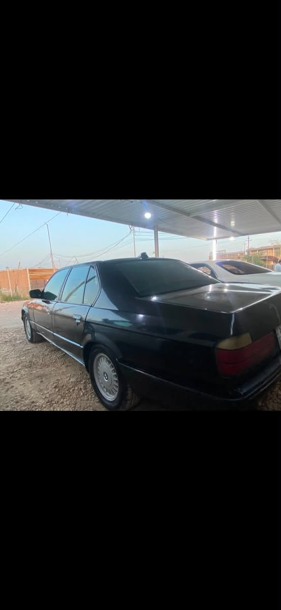 السلام عليكم  للبيع   BMW موديل 1992 730 مفتوح  رقم بغداد وتحويل ثاني يوم كير ومحرك بشرط بالجيس تبريد ثلج قطعتين تبريد  الحماوه انساها غرفه جلد بالجيس السياره ابلاديه شرط مصبوغه عام جماليه السياره نضيفه لااخر درجه صرف البانزين اقتصادي للاخير شاشه سنتر لوك كله شغال ولا كلوب مشتغل بالدشبول 
المكان دوانيه  ***********
السعر45 السياره حاركه كازكت خانه ينزل من السعر
