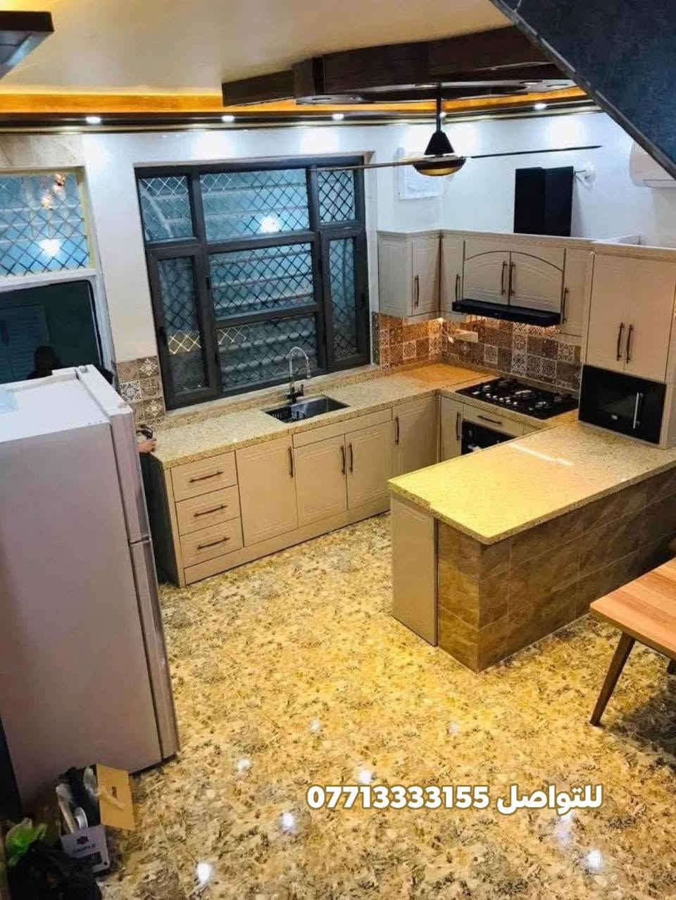 💎 السلام عليكم زبائن سنتر الماس للمطابخ التركيه💎 
نقدم لكم كاونتر خشب HDF باللون البيجي 🩶 
يحتوي سطحه على مرمرة كرانيت باللون البيجي والبني🧡🤎 
يتضمن سنك ستيل داخلي👌 
طباخ منضدي مع شافطة هوائية🌹 
يحتوي الأرضي على فرن داخلي✨ 
يحتوي المحلق على اوفن داخلي✨ 
💫 للتواصل ***********💫 
العنوان البلديات قرب تقاطع الكهرباء مجاور مطعم بيك جكن ♥️💞
