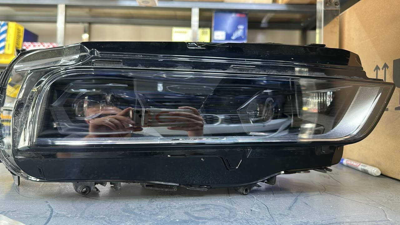 شركة الفارس 
توفرت مجموعه من الغراض المستعمله الوكاله 
يوجد جميع انواع الحداديه لسيارة bmw G,F,E series 
يوجد جميع اغراض المحرك والكير 
***********
***********
