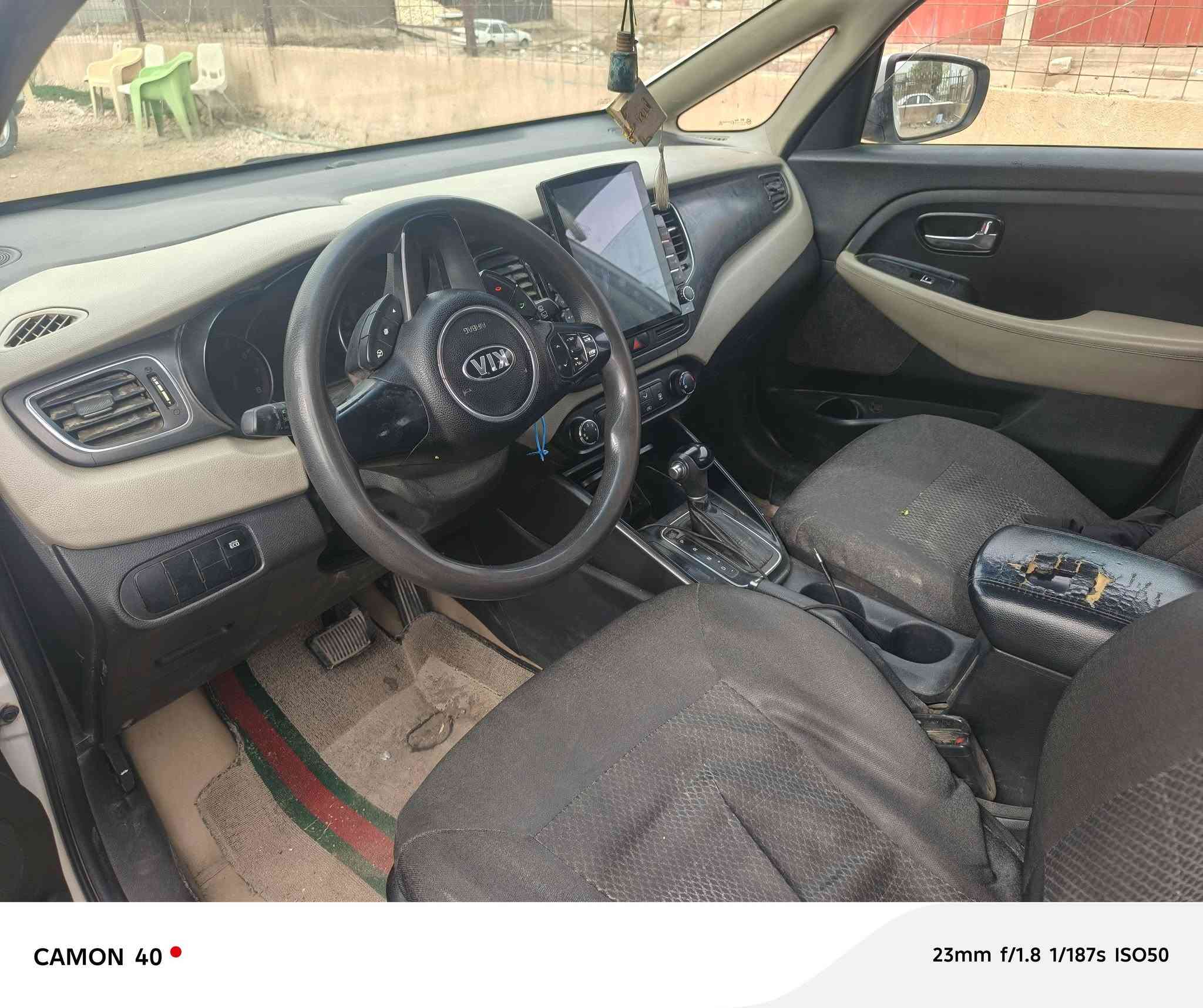 سلاح عليكم كيا كارنز 14 سياره جاهزه مكينه 2000 ما مفتوحه حداديه جديده سنويه لل 27 تريد مداور او وكاله  سياره بيها صبغ بل لهلال وشويه بل باب الئخير جهت العبري بي كارتين  مكان ديوانيه قضاء المهناويه سعر 135 بيها مجال ***********
