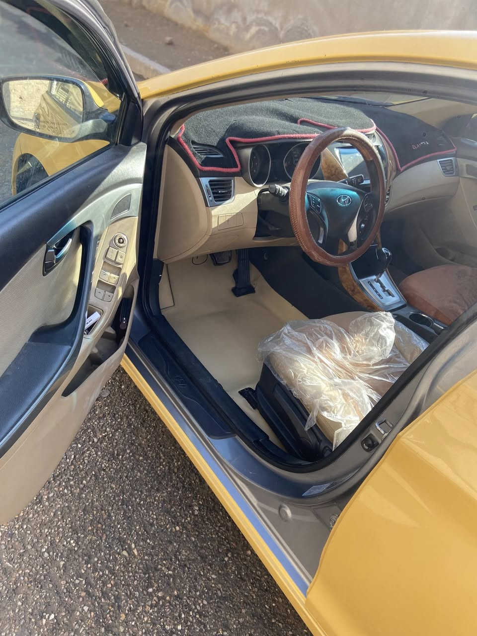 السلام عليكم النترا مضلع 2012 للبيع فول مواصفات فتحة تحكم استيرن اربع جهات شاشة كامرة تدفئة وتبريد مكينة وكير خير من الله رقم بغداد انكليزي السعر 97 وبيهة مجال حك الجية العنوان بغداد الكمالية للاستفسار الاتصال على ***********
