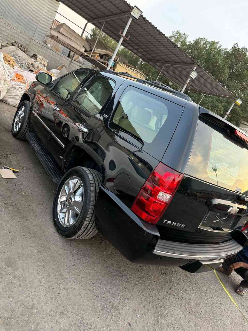 السلام عليكم ورحمة الله وبركاته سيارة نوع شفرلية تاهو موديل 2014 لون أسود فئة LTZ فل مواصفات وارد خليجي السيارة دخول الكويت السنة الماضية مكفولة سرقة وعشائر وانتربول حدادية جديدة غرفة جديدة تخم كامل تاير جديد للاستفسار الاتصال على الرقم***********
