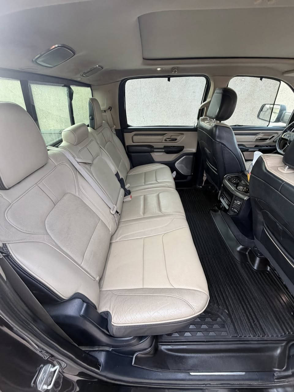 للبيع دوج رام 2019 رقم اربيل
كفالة عامة خليجي وكالة هارلم 

مغلف نانو من بريطاني بالكامل

فول مواصفات 1/1

دوج رام 1500 (لمتدد) 

الموديل 2019  فور ويل..  

المحرك : V8 5.7L .

المواصفات :

* رادار تفاعلي مع مانع تصادم. 

* نقطة عمياء. 

* تحذير الخروج عن المسار.

* 5 كاميرات (360) درجة. 

* استطفاف ذكي (اوتوپارك).

* دوسات جانبية كهربائية.

* المصابيح الأمامية زنون.

* كشافات الضباب زنون. 

* المصابيح الأمامية والمصابيح الخلفية LED. 

* دخول ذكي (بصمة). 

* تشغيل عن بعد.

* مقاعد جلد

* المقاعد كهربائية مع ميموري.

* المقاعد الأمامية تبريد وتدفئة. 

* المقاعد الخلفية تبريد وتدفئة. 

*الستيرن تدفئه 

* شاشة كبيرة تيسلا.

* نظام ملاحة نفكيشن GPS.

* حساسات امامية وخلفية.

* سقف بانوراما.

* مانع تصادم خلفي. 

* مكيف خلفي.

*محدد سرعة.

* ويل كروم قياس 22 انج.

* مرايا كهربائية جانبية 

* شاحن موبايل لاسلكي (واير ليس).

* الشباك الخلفي كهربائي. 

* المرايا الجانبية تدفئة. 

* غطاء من الجلد للصندوق الخلفي .

* امكانية تعديل ارتفاع دواسات البنزين والبريك.

* هاند بريك كهربائي.

* جوبلسات جگات تصعد وتنزل 

* حساسات امامية. 

* حساسات خلفية. 

* مرايا مع خاصية التعتيم الذاتي. 

* مساحات تخزين إضافية

*********** واتساب او اتصال
