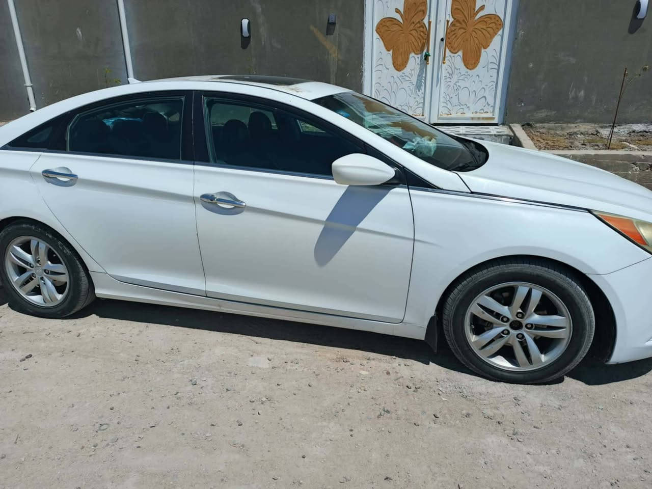 سوناتا ٢٠١١ وارد امريكي للبيع
كير ومحرك واكسل مكفول 
بيها مكانات صبغ بس ابيع حزام 
سياره حلوه ونضيفه 
السعر ١٠٥ وبيها مجال 
للاستفسار اتصل 
***********
