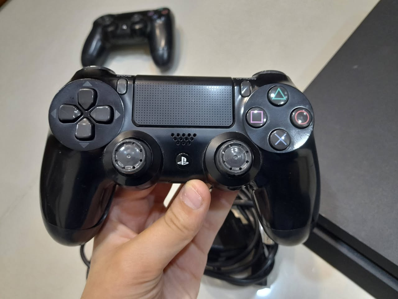 السلام عليكم ورحمة الله وبركاته بلي ستيشن 4 جديد جدٱ جدٱ السعر 650 دينار  مكاني بغداد للستفسار ***********
