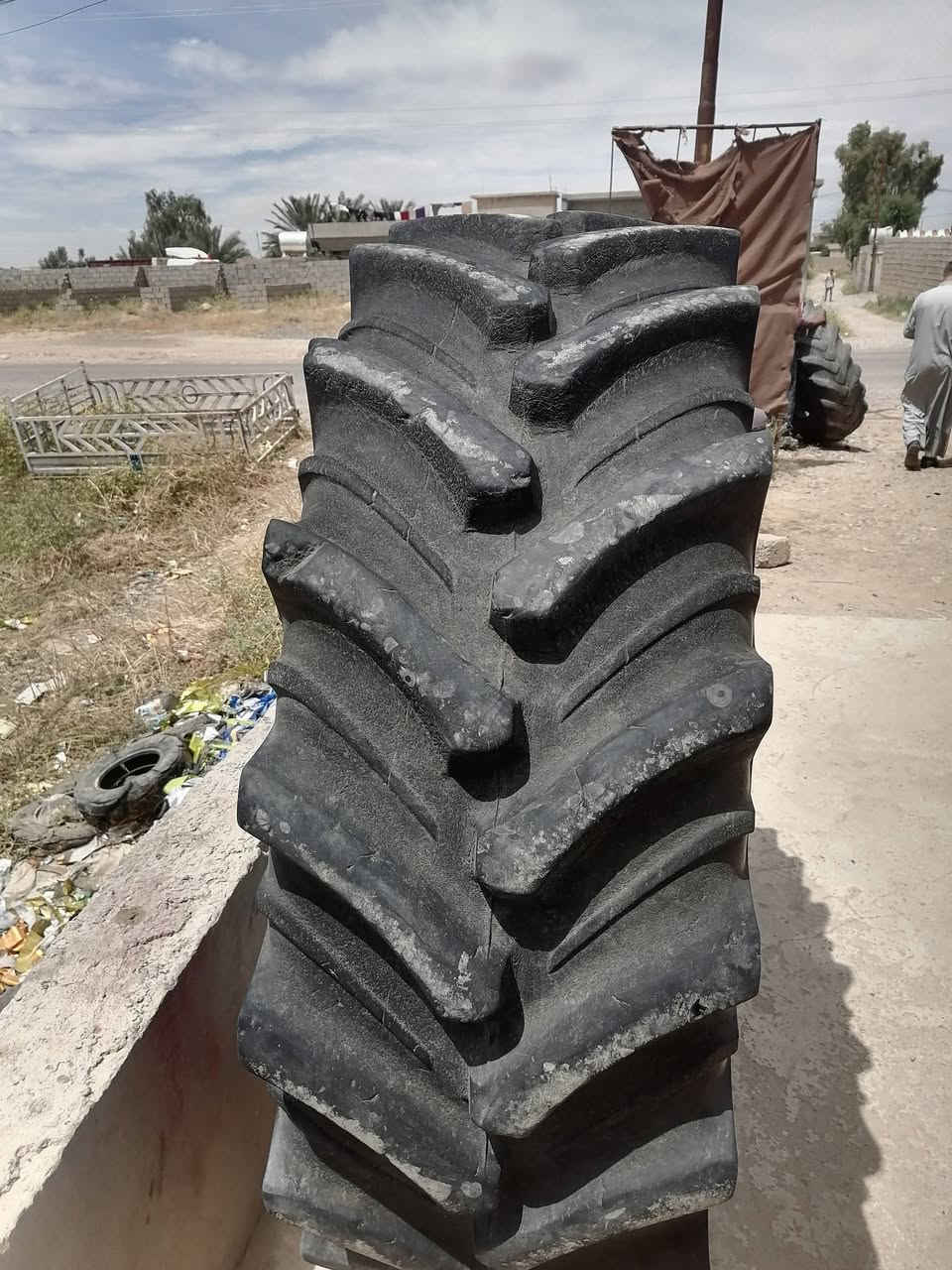 السلام عليكم تايرات حجم 30 للبيع نضافه فول وحده منهن وياها جوب المكان الهيجل جميله عنك الهوى  الشراي يتصل ***********،،، ***********
