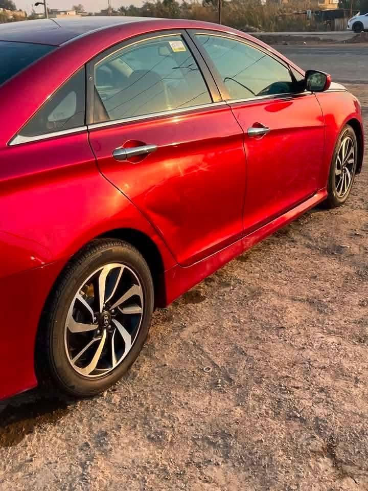 للبيع سوناتا 2014 أمريكي مكفوله من الضربه   قطعتين صبغ بنيد وجاملغ ومكينه 2400 GDI  +تخم تاير جديد ومكينة جديد مامفتوح + حداديه كلهه جديده ماشية105mil سعر 113 بيها مجال بسيط عنوان ديوانية واتساب ***********
