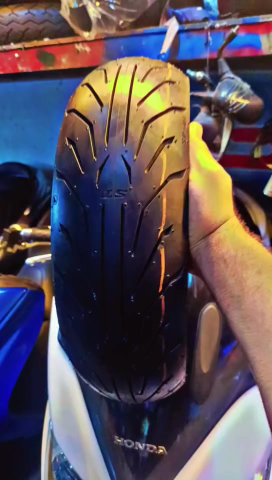 تاير خلفي تايون اصلي 12 70, 130 توصيل موجود ***********
