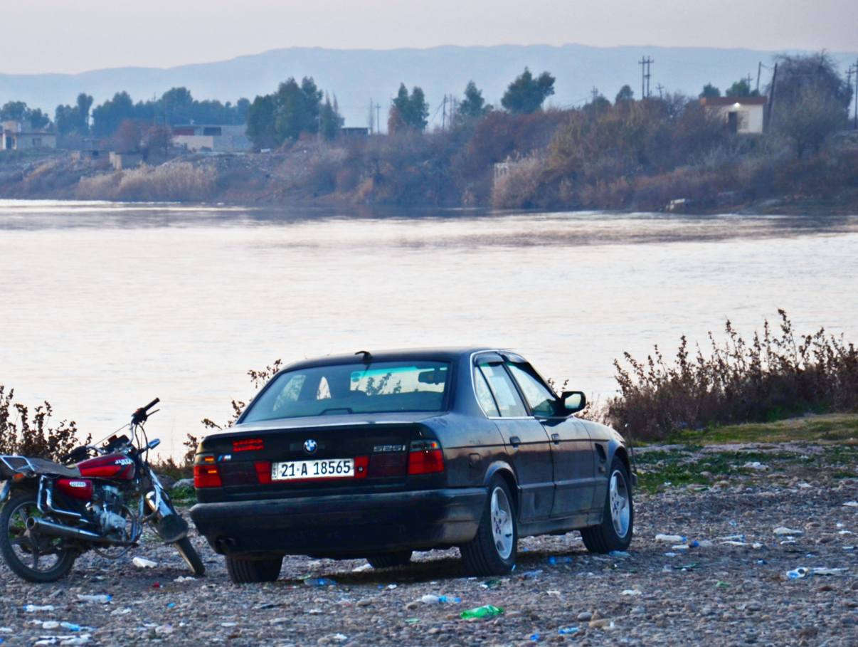 السياره 535 المكينه 525 كبس شرط لا بخار ولا صرف كير عادي السياره موديل 90 سنويه لحد 2029 بطاقه بنزين موجود اربع جام كهرباء كهربائيه كله شغال  تايرات جديد التدفئه شغال تبريد فقط كومبريسر السياره خير من الله مابيها نقص (فقط تحويل) والسعر52 $ للاستفسار *********** مكان السياره كركوك كركوك, العراق
