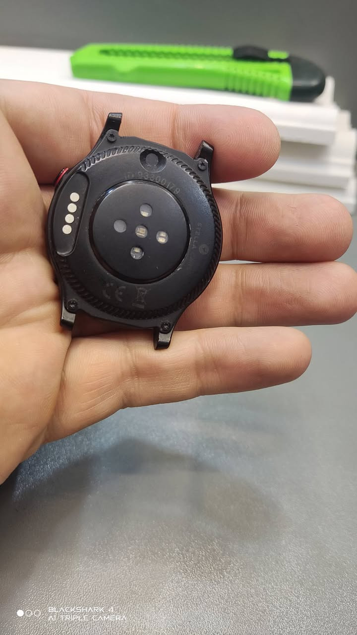 ساعات نوفا وليفا GPS
نضافة 95 بلميه بدون سيورة فقط كيبل الشحن اصلي يدعمن سيم كارت صناعة دنماركية للاستفسار ***********
