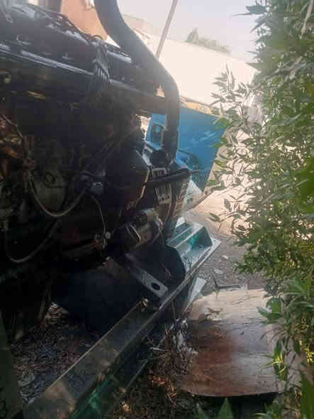 السلام عليكم سكانيا بومه 94بيهه بخار ستندر توليد 250بلادي السعر 38وبي مجال العنوان بغداد كسره وعطش ***********
