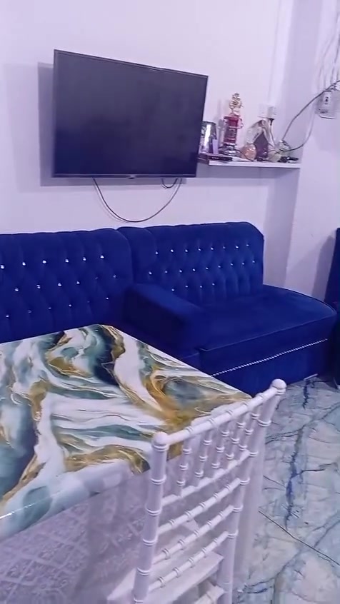 قنفات جديدات استعمال قليل نظيفات 8 مقاعد ومنضدة كبيرة السعر 550 الف البصرة القبلة ***********

