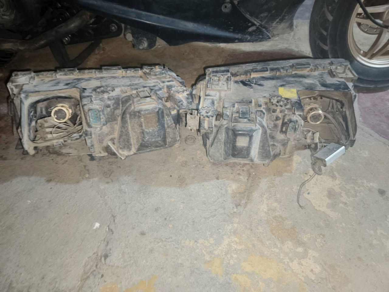 السلام عليكم
غراض BMW خفاش للبيع 
اللايتات بيهن منظومة زنون بس عالي وعوزهن جامات وبيهن قواعد مكسوره 
والدرگه عوزها شريط
والبك لايتات بدون كلوبات
قيم وخذ عجبني سعرك ابيع
مكاني كربلاء


**إذا كنت صاحب هذا الإعلان وتريد حذفه لأي سبب، رجاءا أرسل رسالة إلى الدعم الفني**