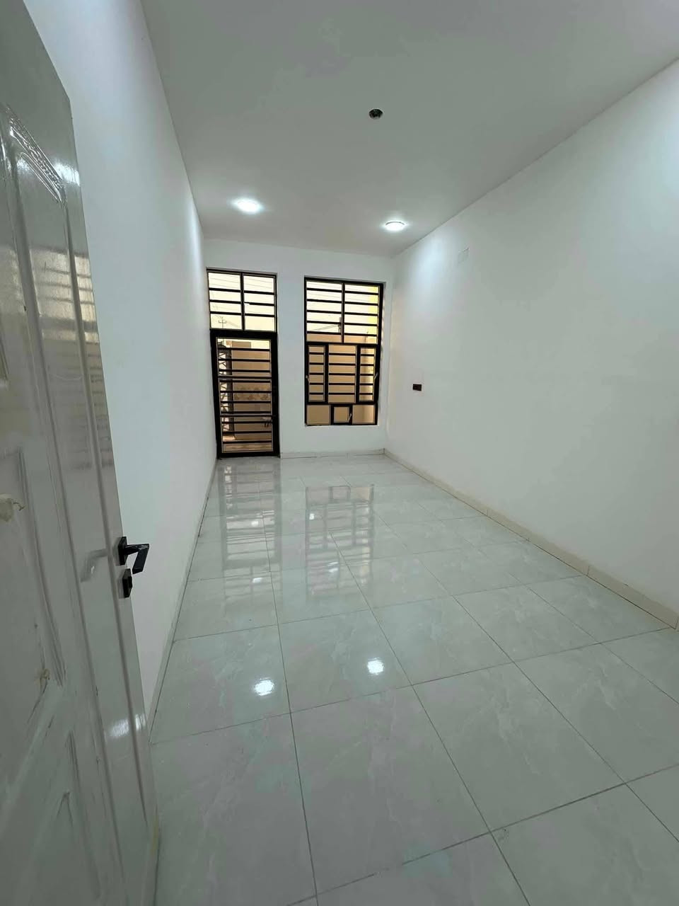 مشتمل للبيع مساحة 125 طابو صرف وجة 6.25 نزال 20 
الشارع 15م وبالوجة شارع 15 م وحديقه
وقريب من الشارع
متكون من غرفة نوم وحده
وصاله
ديوانيه
مطبخ
حمام عدد 2
مناور عدد 2 

يقع في الفلوجة - الشهداء - حي الامين قرب جامع الشهيد اوس الخالدي وقرب مدرسه خور عبدالله ومدرسة النخبة
المشتمل بسمي تحويل ثاني يوم 

السعر: 81 مليون وقابل للتفاوض بيه مجال
للاستفسار : ***********
