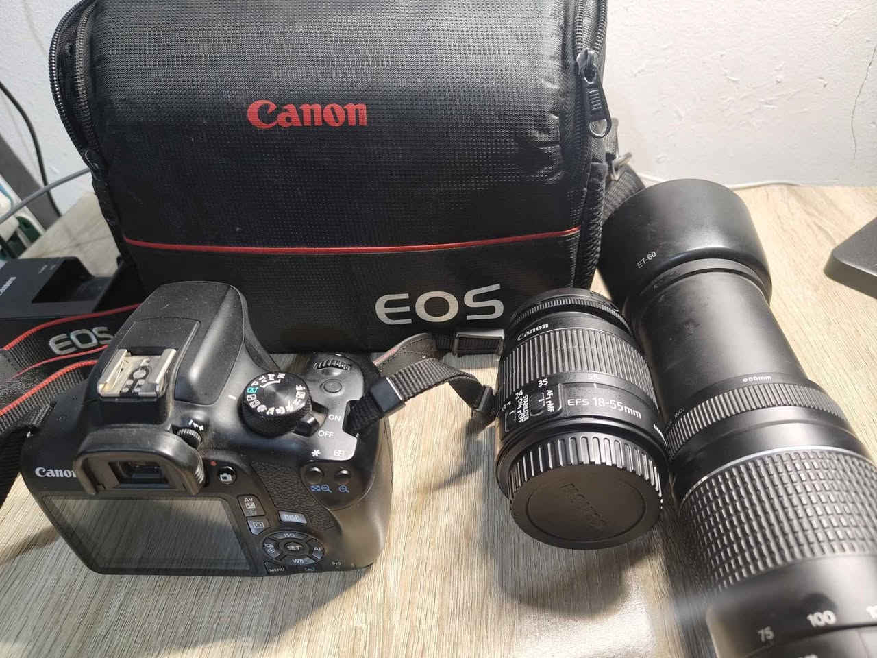 📸 كاميرا للبيع كانون 1300D (نظيفة جداً)استعمال قليل مرات معدوده صورها تخبل 
• ​الكاميرا: Canon 1300D (تدعم الواي فاي لنقل الصور مباشرة للموبايل) 
• ​عدسة 1: Canon 18-55mm (للأشخاص واللقطات اليومية)
• ​عدسة 2: Canon 75-300mm (زوم وتصوير ملاعب لقطات بعيده المدى ) 
• ​الملحقات: الحقيبة الأصلية" + الشاحن الأصلي بطارية واحده رام 16 كيكه الاصلي  +كارتون جميع ملحقاتها كامله 
​💰 السعر: [400]مجال قليل 
📍 الموقع: بغداد / العبيدي 
📞 للتواصل: راسلني خاص بغداد, العراق


**إذا كنت صاحب هذا الإعلان وتريد حذفه لأي سبب، رجاءا أرسل رسالة إلى الدعم الفني**