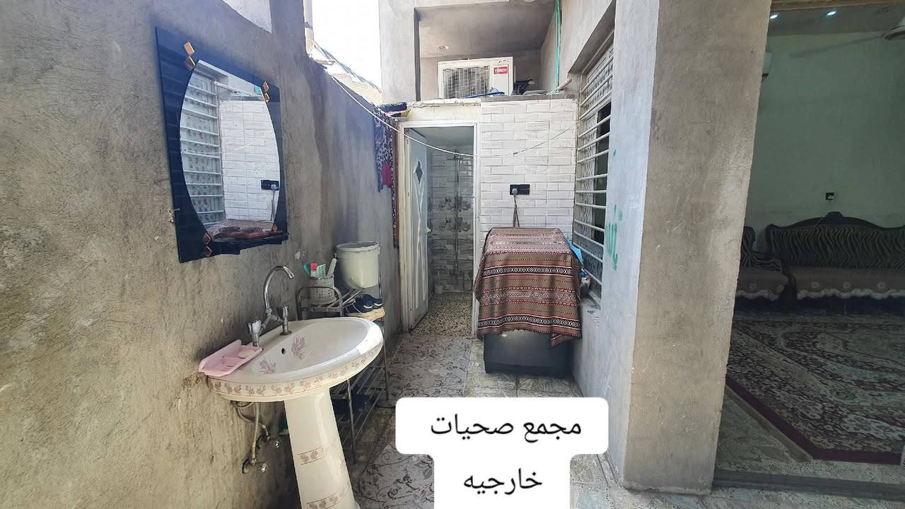 السلام عليكم ورحمة الله وبركاتو نصف قطعة أمامية للبيع طابقين بناء حديث 2023 طابق الأول يحتوي على طارمة وصحيات خارجية واستقبال معزولة ومطبخ بارد وغرفه نوم ومطبخ حار والطابق الثاني يحتوي على ثلاثه غرف نوم كاملة وحمام سويت وحمام عادي العنوان الشعلة قطاع السابع مقابيل مدرسة البحرين السعر خاص / رقم الهاتف ***********
