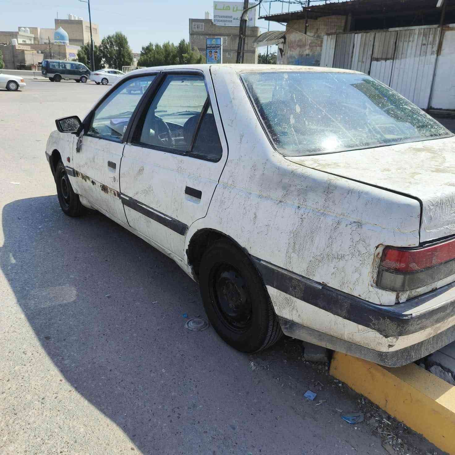 بيجو روّى مكينه كربلائي اوتماتيك شغاله وتمشي حدايه نضيفه غرفه نضيفه نقصه بس بطانه باب سايق    وجبنه مال مكينه ذب دهن وجاين مثقوب. دير راعيه بل كوفه شارع معمل بس ما واصله. سنويه ساقطه 2020 لوحه خلفيه ضايعه.  غرامه ولا ربع عليه.  ابيعك فقط مكاتبه وانطيك رقم الي شتريت منه ياخذك لراعيه بس ابيع بدون راعي سعر  10 قفل   *********** مكان نجف شارع مطحنه
