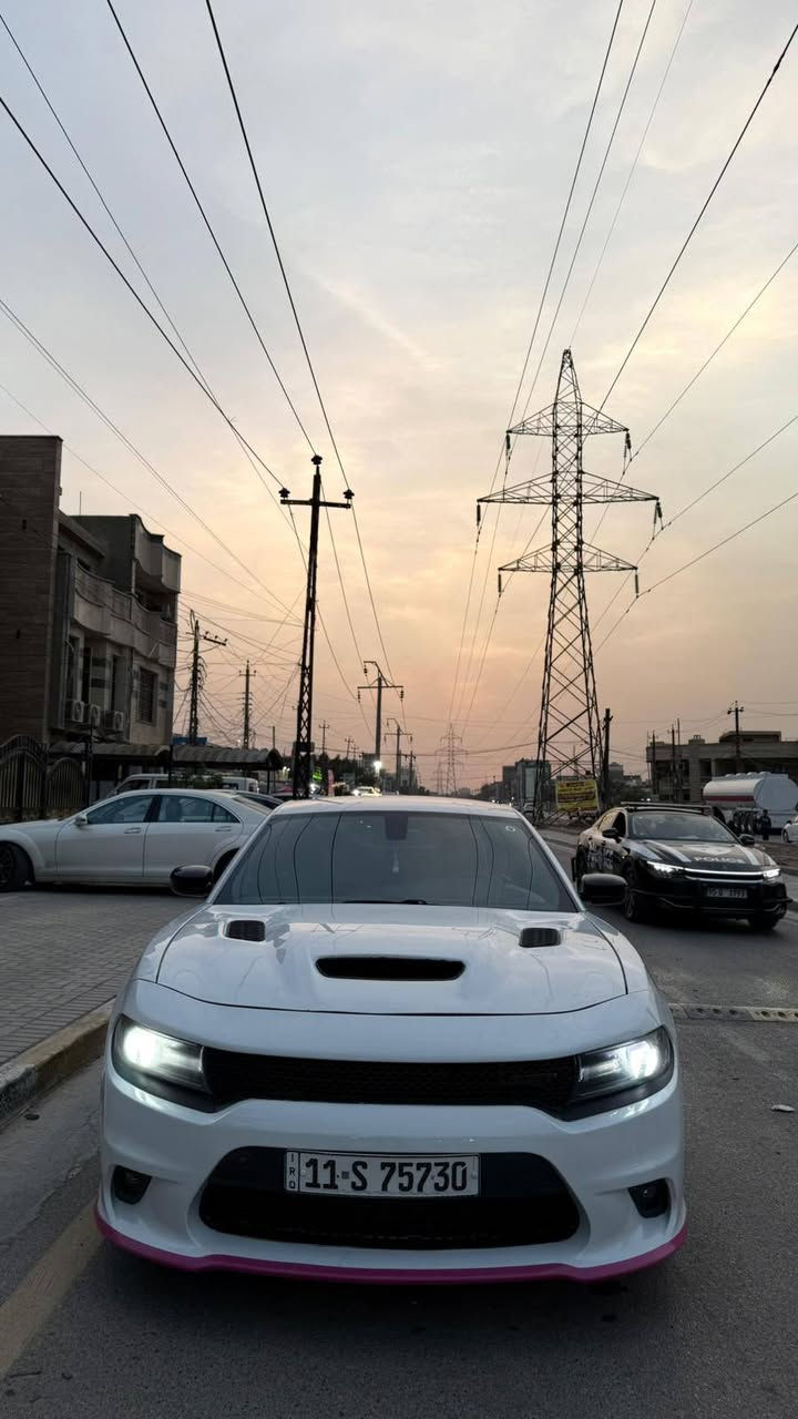 السلام عليكم...
دودج تشارجر 2021 RT. 
ماشية 128.000 كيلو. 
استخدام شخصي رقم بغداد باسم اخوية سنوية جديدة. 
محرك 5700. V8 عليها برمجة مصطفى ايكل طيارة.
مع تفريغ الدبات و اضافة كزوزات ودبات رياضية صوت رعب بشرط.
غرفة كاملة SRT.
ستيرن رياضي. مقاعد رياضية حضن. 
الكير والكهربائيات والحدادية بشرط.
قطعة وحدة مبدلة البنيد بدون صبغ ومعجون  وصور الحادث والسونار مرفقة مع الصور. 
السعر:$210 وبي مجال قليل جدأ.
مكان السيارة بغداد السيدية
للتواصل *********** بغداد, العراق
