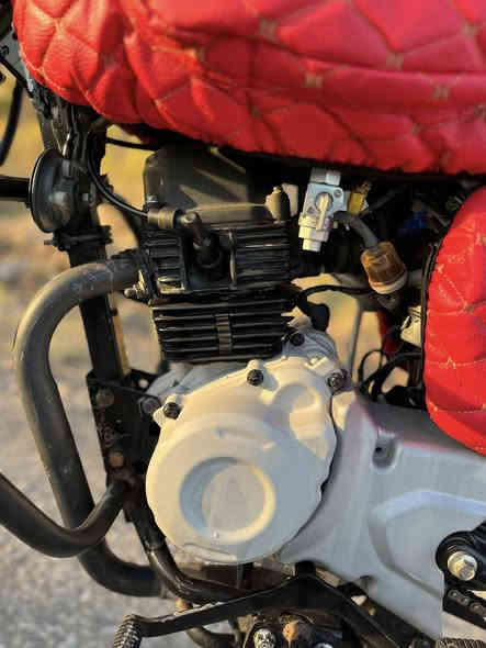 سلام عليكم 
بوكسر موديل 22
دراجه كلش حلوه ونضيفه 
دراجه كلشي بيه شغال 
تايرات  تخم جديد 
اوراقهه اصلي يعني أتروح كبل ترقم 
دراجه مجفته تجفيت شركه يعني كله ليبر لوردي صارلهه يومين من مجفتهه 
السعر مليون ٣٥٠ وبيه مجال  
بغداد الحسينيه الراشديه 
***********
