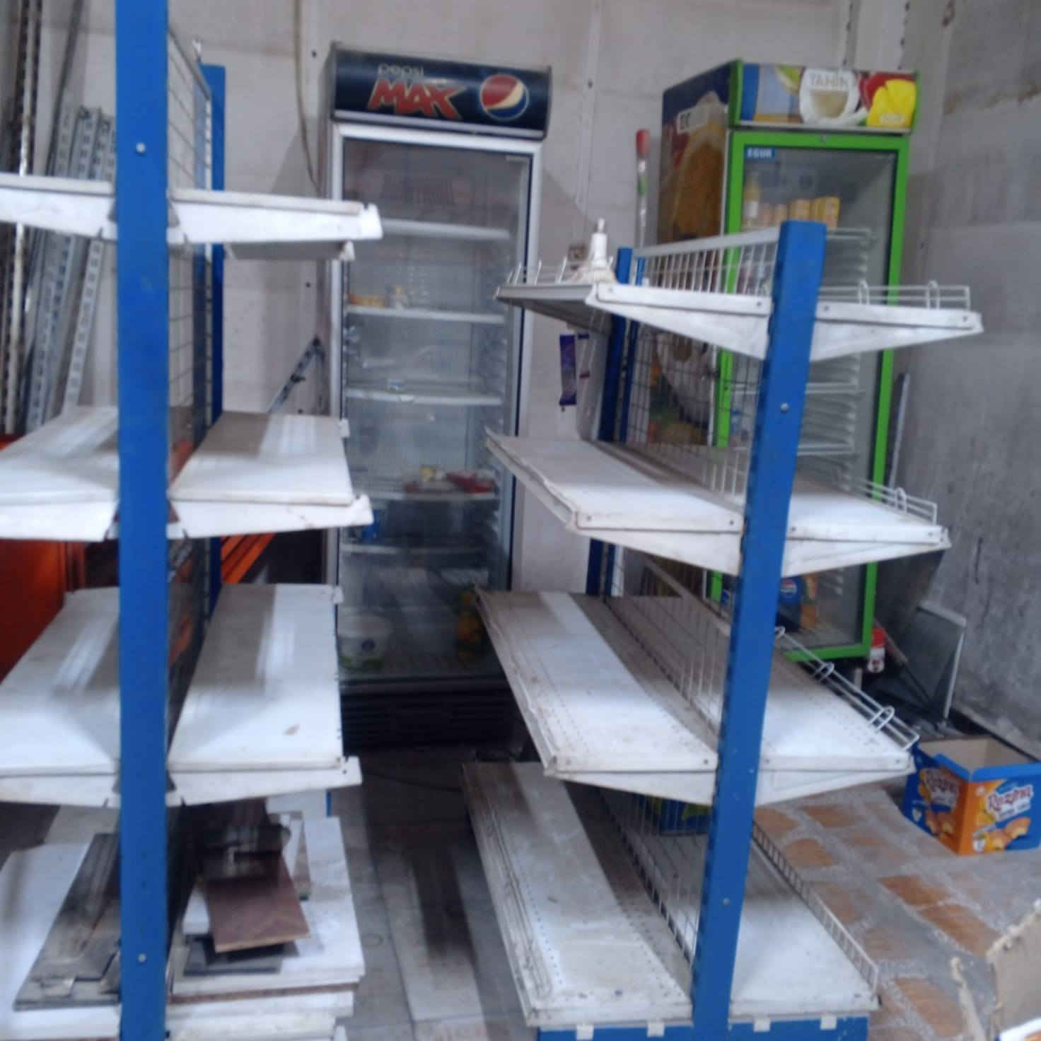 للبيع رفوف وسطيه ورفوف جداريه وجام جانه ٢ للاستفسار الاتصال على الرقم ***********
