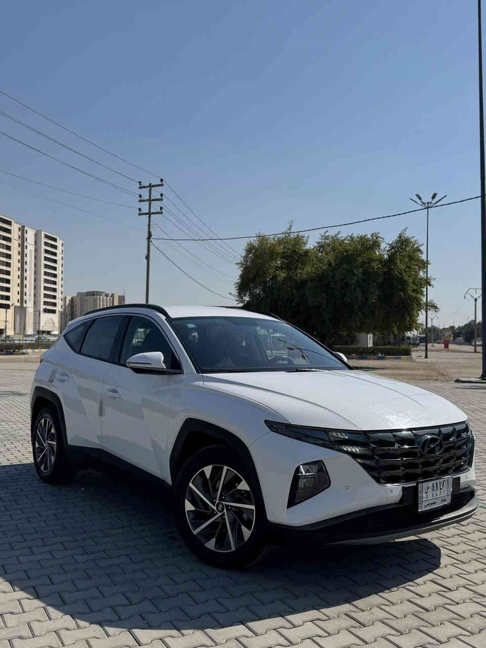 🚗 إعلان بيع سيارة

هيونداي توسان | موديل 2023
✨ وارد خليجي – فول مواصفات ✨

⸻

🔹 المواصفات الميكانيكية:
 • 🚙 محرك 4 سلندر / 2000 سي سي
 • ⚙️ ناقل حركة أوتوماتيك – 6 سرعات
 • 🛡️ قمارة حديد
 • 🔧 المكينة، الگير، والكهربائيات نظيفة ومكفولة
 • 🛠️ ادامة مستمرة وبحالة ممتازة

⸻

🔹 التسجيل والملكية:
 • 🪪 اللوحة بغداد – خصوصي
 • 📄 الملكية : بأسمي حرة – مشروع وطني
 • 🗓️ نفاذ السنوية لغاية سنة 2028

⸻

🔹 العداد والحالة:
 • 📊 العداد: 23,000 كم حقيقي (قابل للزيادة)
 • ⚠️ السيارة مكفولة بالكامل ما عدا الموضّح بالصور

⸻

🔹 أنظمة القيادة والتحكم:
 • 🎛️ تحكم ستيرن جهتين
 • 🚦 مثبت سرعة
 • 🛞 3 وضعيات قيادة (NORMAL, ECO, SPORT)
 • 🅿️ أوتو هولد
 • 🖐️ سايد بريك كهربائي
 • 🔑 بصمة تشغيل + تشغيل عن بعد

⸻

🔹 الإنارة والرؤية:
 • 💡 إنارة خارجية LED بالكامل
 • 🌞 LED نهاري
 • 🌫️ كشاف ضباب خلفي
 • 🔦 لايت أمامي متحرك (ماطور لايت)
 • 📸 كاميرا خلفية
 • 📡 حساسات خلفية
 • 🪞 مرايا وسطية تعتيم ذاتي

⸻

🔹 الداخلية والراحة:
 • 📺 شاشة عدادات رقمية
 • 📱 شاشة وسطية كاملة المواصفات
 • 🎶 بلوتوث
 • 📻 راديو FM / AM
 • 🔌 USB
 • 🍎 Apple CarPlay
 • 🤖 Android Auto
 • 🔊 نظام صوتي شغال بالكامل
 • ❄️ تحكم كهربائي بالمرايا الجانبية
 • 🔌 شاحن لاسلكي
 • 🪑 الكشنات قماش
 • 🪑 كشن السائق والراكب تحكم كهربائي

⸻

🔹 أنظمة السلامة:
 • 🛡️ نظام إيرباك للسائق والراكب سليم وشغال. 

⸻

🔹 الإطارات:
 • 🛞 ويل كب عدد 5
 • 🛞 طقم تايرات جديد
 • 🛞 سبير مانازل

⸻

📍 موقع السيارة:
العراق – محافظة النجف الأشرف

📞 للاستفسار والسعر: ***********
📲 اتصال أو واتساب
