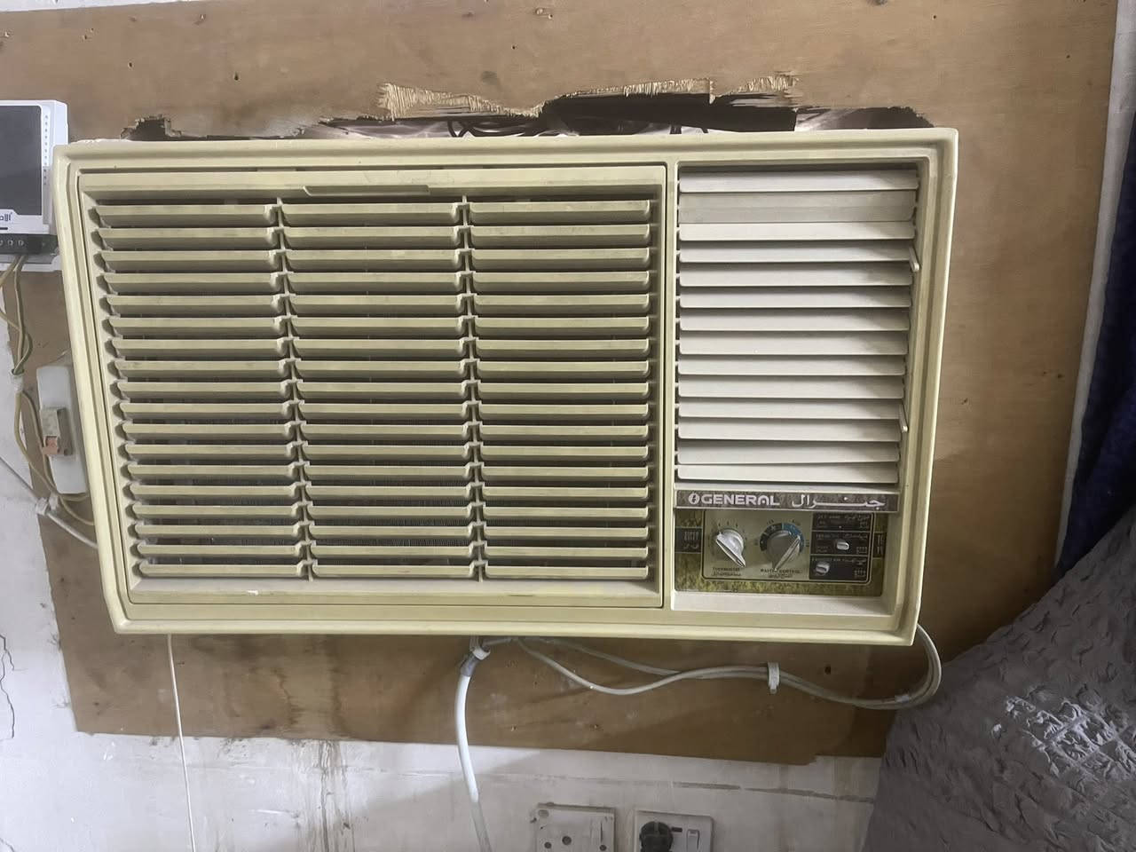 السلام عليكم مكيف جنرال الباب الاول شغال ميه بالميه ونظيف حيل شباكه جديده زلغ مابي
السعر 250 وبي مجال
***********
مكاني الدوره ابو دشير
