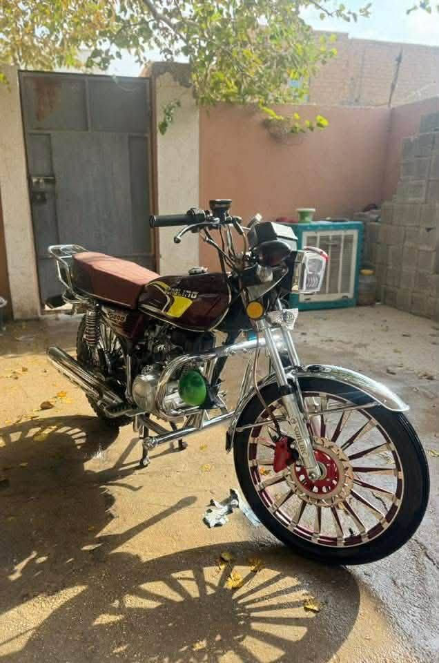 السلام عليكم سولنك 24شكل 25 محرك200زنجيل للبيع  🤎
مكلف رقم صاحبه ***********
