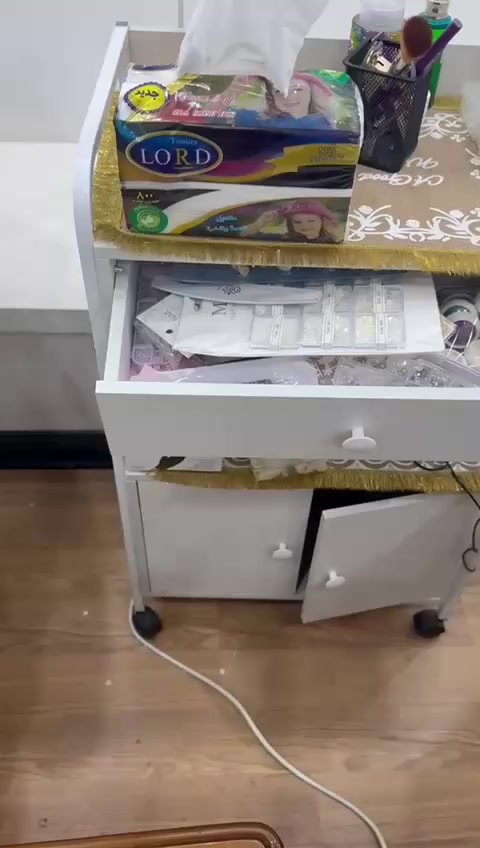 صالون للبيع مع مواد عنوان زبونة شارع ربيعي مقابل مول دريم ستي سعر 20 ورقة ***********
