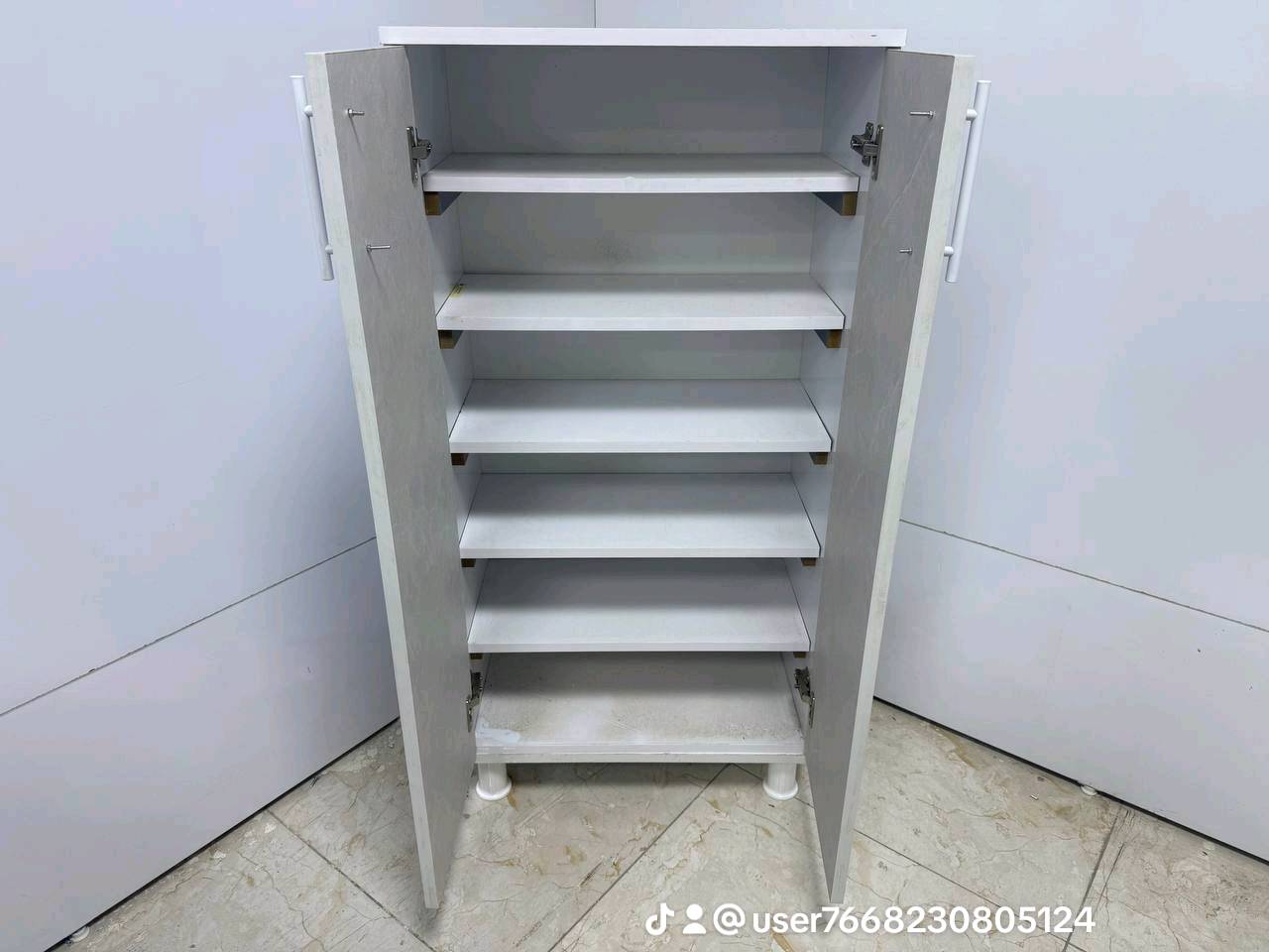 الجديد فقط لدى معرض النعيمي ❤️
جزامه خشب 

القياسات 
120 سم الارتفاع 
 60 سم العرض 
33سم العمق 

السعر  70الف 
التوصيل بغداد 5 الاف 
محافظات 10 الاف