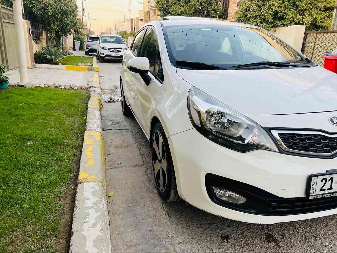 السلام عليكم 
كيا ريو موديل 2014 خليجي 
فول واحد ع واحد 
فتحه 
مري شفط
صبغ فقط كرت بلجاملغ السكن 
مكينه وكير شرط ما مفتوح 
تحكمات ستيرن كامل 
مكينه 1600 
تخم تاير جديد 
ماشيه 58 حقيقي شرط الفحص 
السعر 104 بيه مجال قليل 
الشراي يتصل *********** 
عنوان بغداد غزاليه بغداد, العراق
