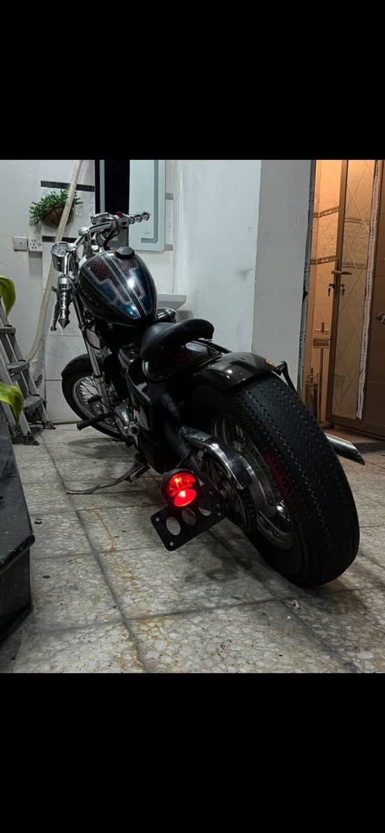 السلام عليكم هارلي هوندا ببر موديل 1994
محرك 400cc عليهة صالنصات رياضي وصوت طرب 
للبيع 
تواصل فقط اتصال 
اتصال : ***********
واتساب : ***********
