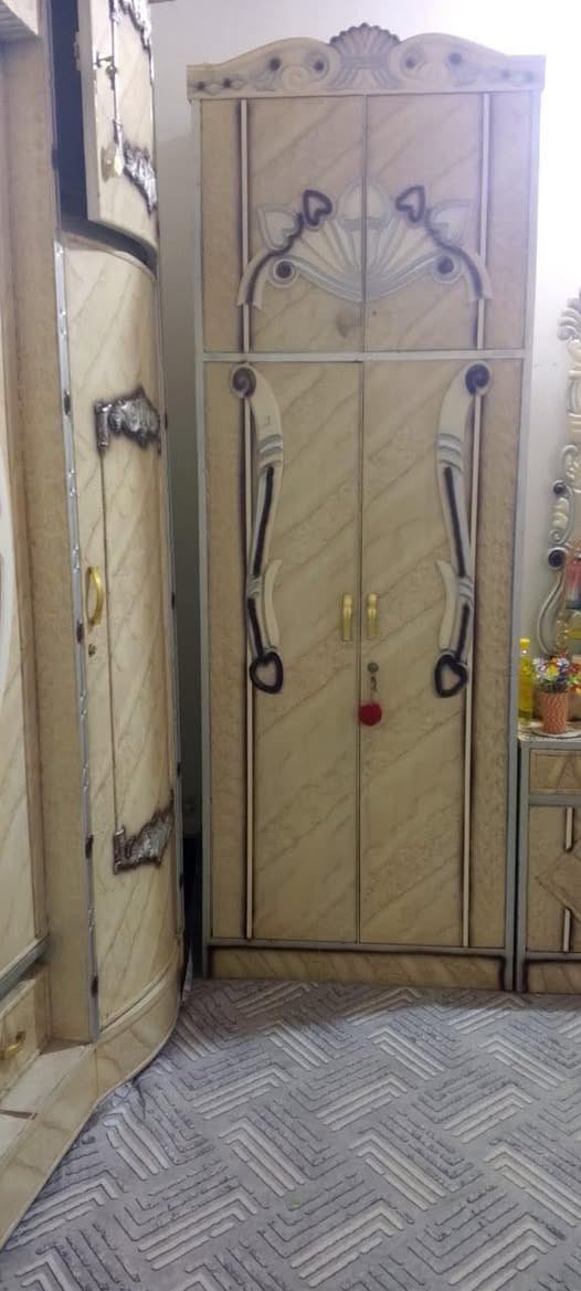 توفرت غرفه نوم حطاطه نضافه 90 ب 100. صبغ حراري درجه أولى. في معرض ومزاد النورين. ديالى بعقوبه الرحمه.   للتواصل خاص او اتصال واتساب ***********
ملاحظه مستعدون لشراء كافة الاثاث المستعمل و غرف النوم 
و يوجد نضام مراوس
