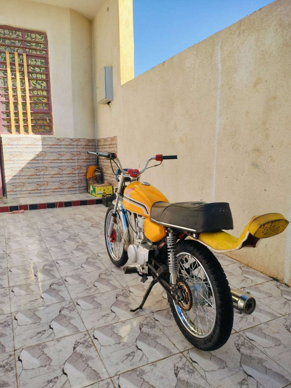 سلام عليكم.. دراجه 4كير للبيع (اوراق) شاصي نامه شلامجه 20 والتعميره 24.مكينه شلامجه اصلي  تفيلس فقط ب675 وبيهه مجال 📞*********** متواجد
