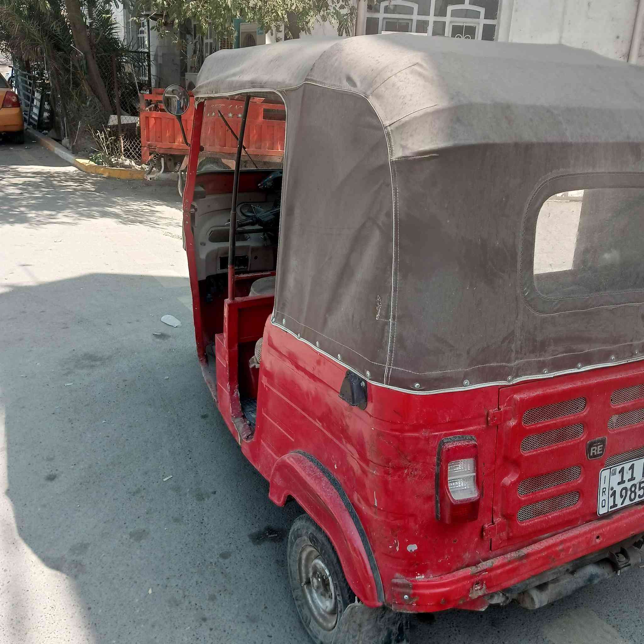 لبيع تكتك باجاج موديل 2016 دخول 17 مكينه 20ناعمه لاتنقيص ولاتبخير رقم وسنويه انكليزي تحويل ثاني يوم  السعر 3800بيها مجال قليل حك الجيه بغداد الحريه رقمي ***********
