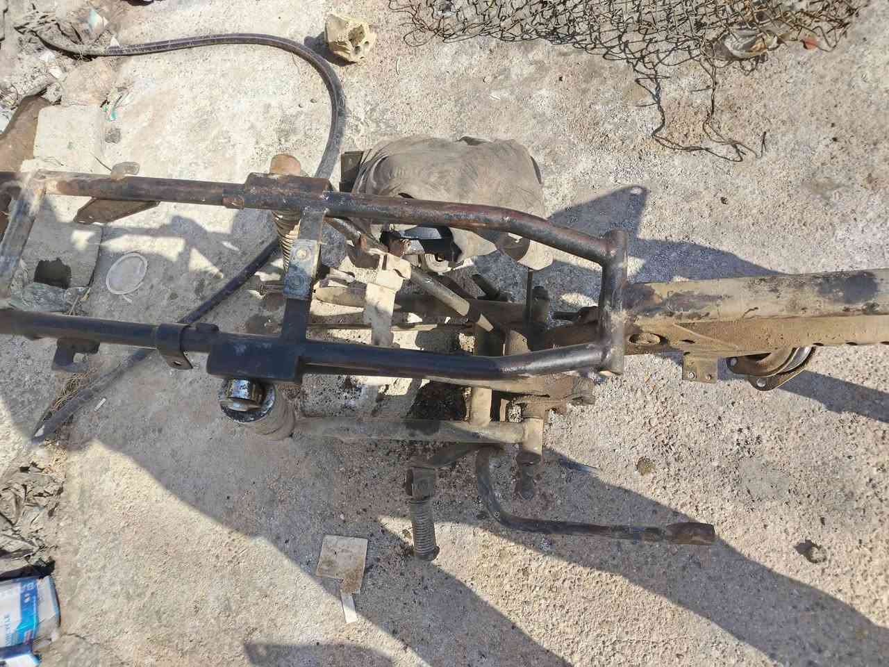 من رخصت المدير ٨١ مفصخ للبيع بي نواقص  هاي غراضهه شوفت عينك كصتهه عاليه مكان الانبار  هيت سعر٥٥٠ قفل اتصل على *********** كوم حديد ابيع لان مكلف
