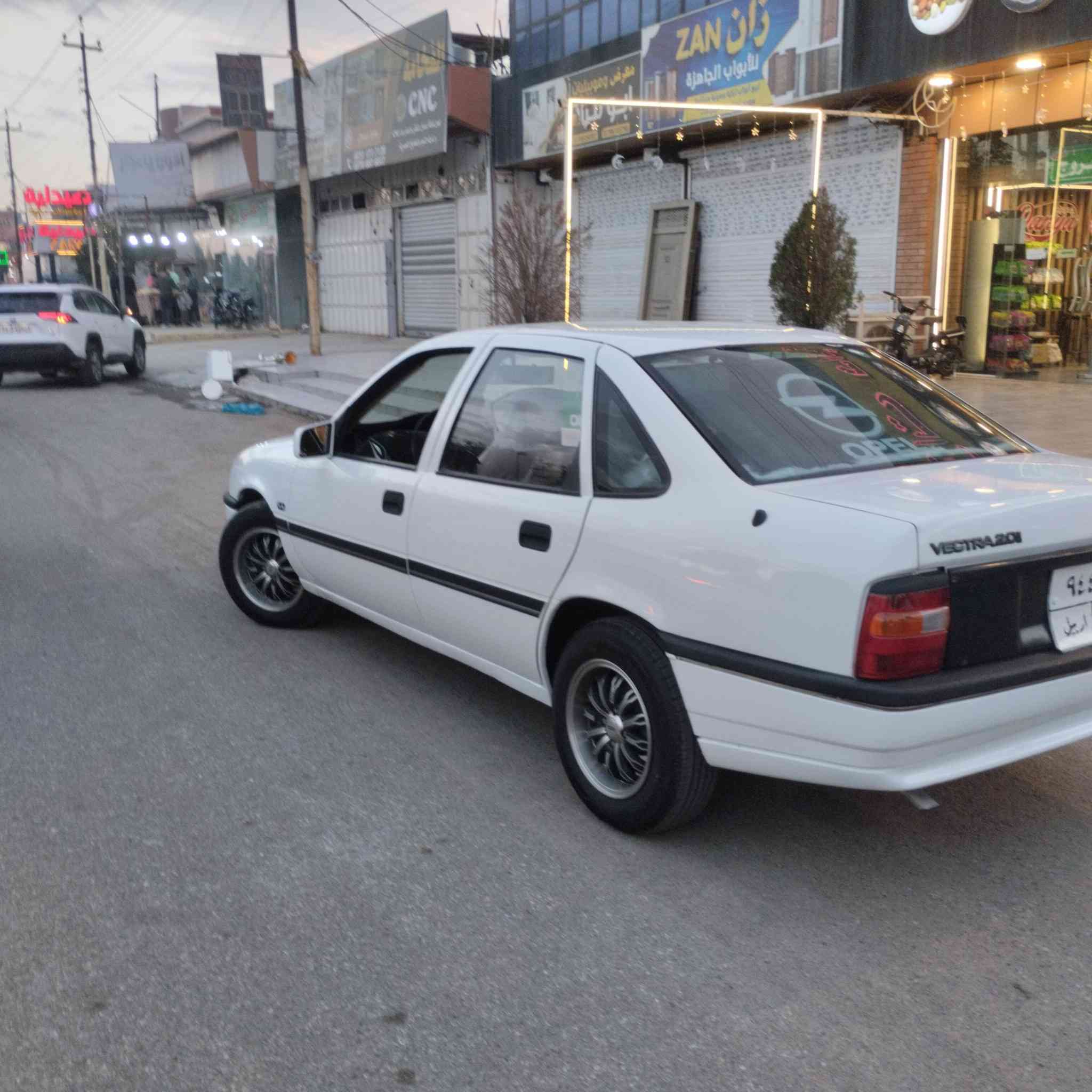 للبيع  حجم 20/ گير اوتو 4 جام كهربائي سنتر لوكبدون حادث بدودن خياس. رقم اربيل سنويه منتهي بي كابون بانزين شرط تحويل ثاني يوم. تفاصيل اكثر اتصل وتدلل مكان كركوك ،،وتساب *********** سعر قفل 40
