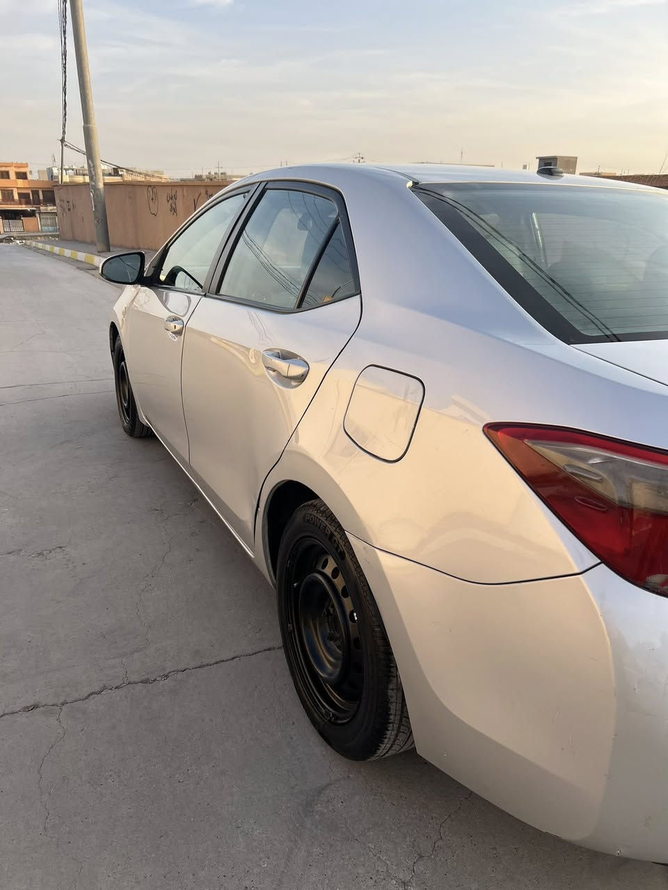 سلام عليكم 
كورلا Le 
موديل 2016 
بدون ضرر فقط صبغ بنيد 
مكينه مفتوح 
حداديه جديده 
تايرات جدد 
بدون اي نقص 
گير ومكينه بشرط 
السعر 135 وبيهه مجال 
***********
مكان السياره خانقين
