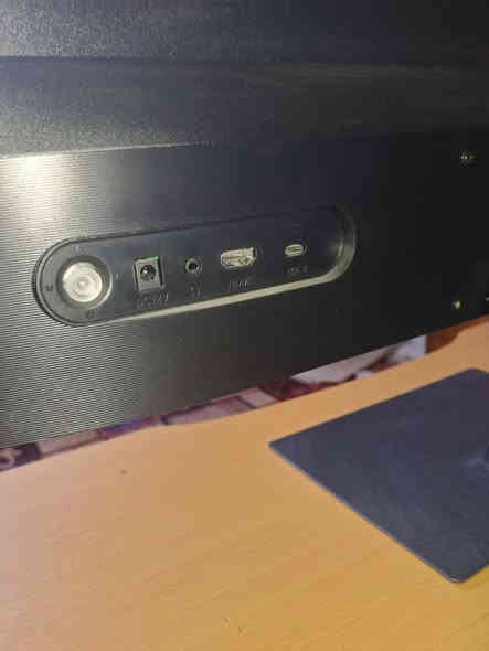 شاشة كيمنك للبيع
الشاشة بعدهة جديدة وغراضهة كلهة موجودة
المواصفات موجودة بالصورة مال كارتونة 
السعر:115
المكان:كوت
الرقم:***********
